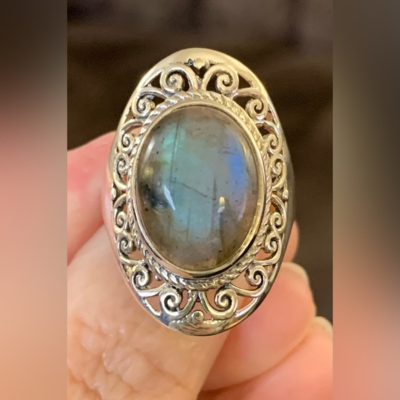 Labradorite Sterling Silver Ring - Picture 4 of 15